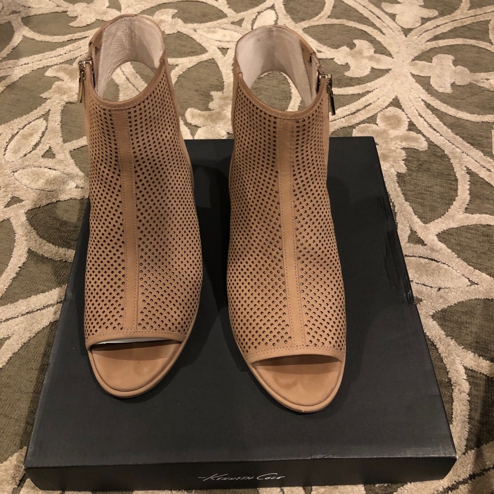 Kenneth Cole suede sandal